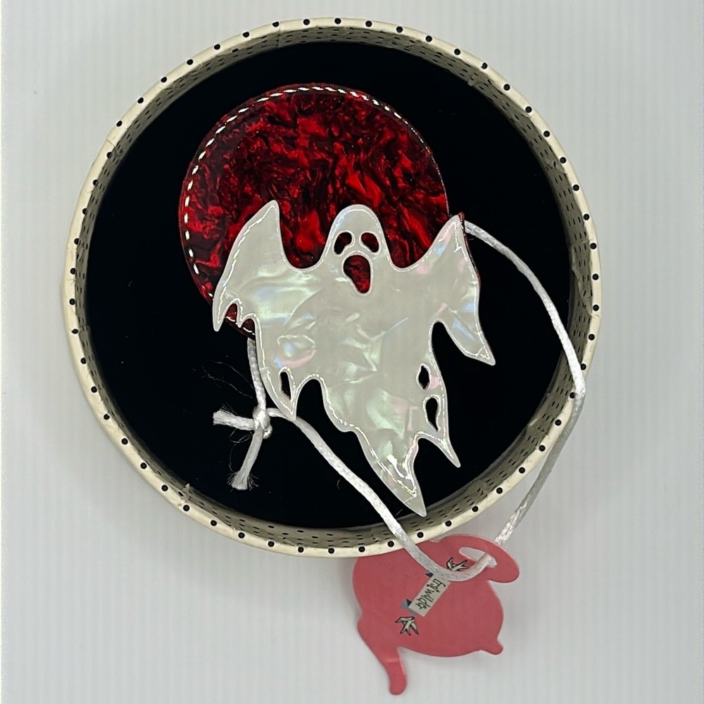 Ghostly Gary brooch